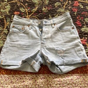 Levi’s 501 shorts light blue